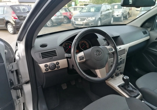 Opel Astra cena 14900 przebieg: 200000, rok produkcji 2008 z Gniezno małe 191